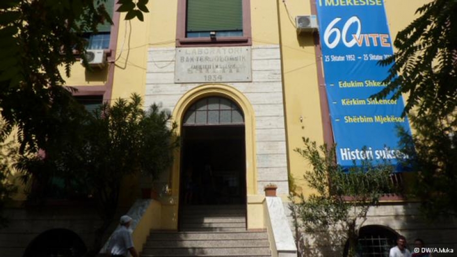 Vizita në kuadër të akreditimit institucional në Universitetin e Mjekësisë, Tiranë